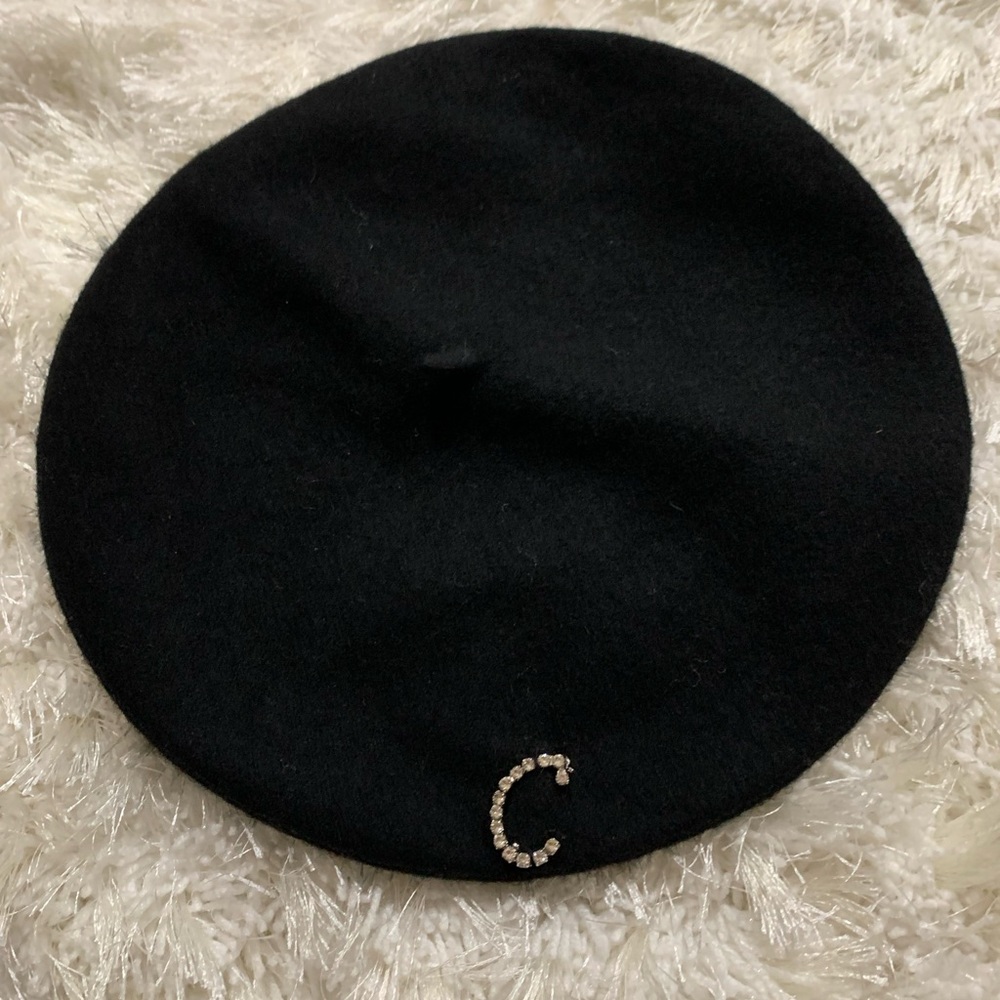 Elegant Black Beret with Rhinestone Accent
